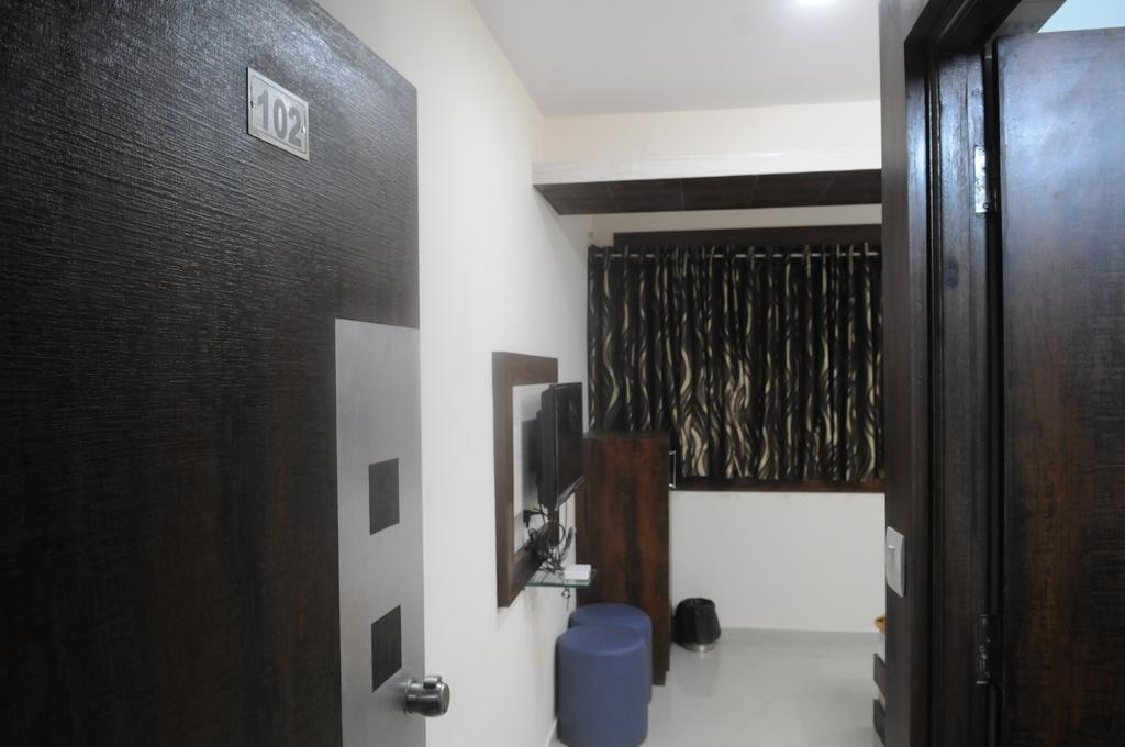 أحمد أباد Oyo Hotel Sree Balaji Residency الغرفة الصورة