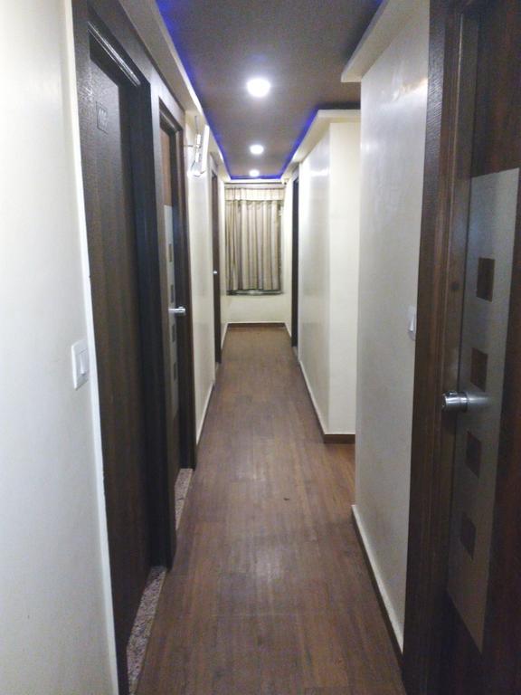 أحمد أباد Oyo Hotel Sree Balaji Residency المظهر الخارجي الصورة
